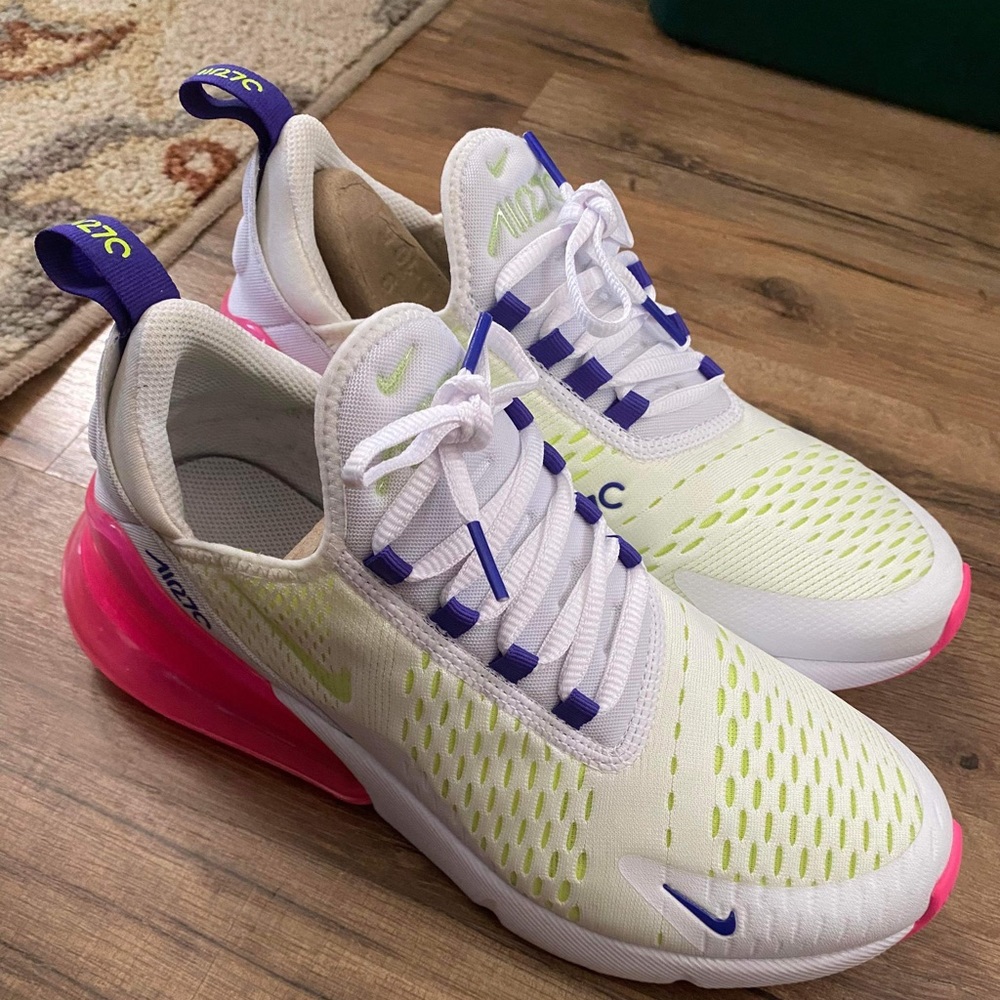 Nike Airmax 270’s. Size 9.5. Only worn 3 times. Like brand new.